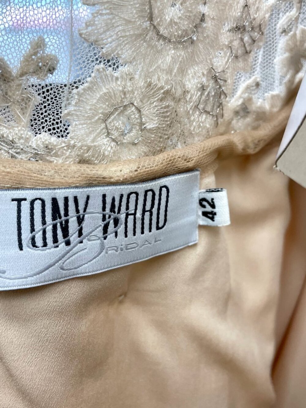 Tony Ward Couture Embroidered Wedding Gown Size 10 - Picture 4 of 11